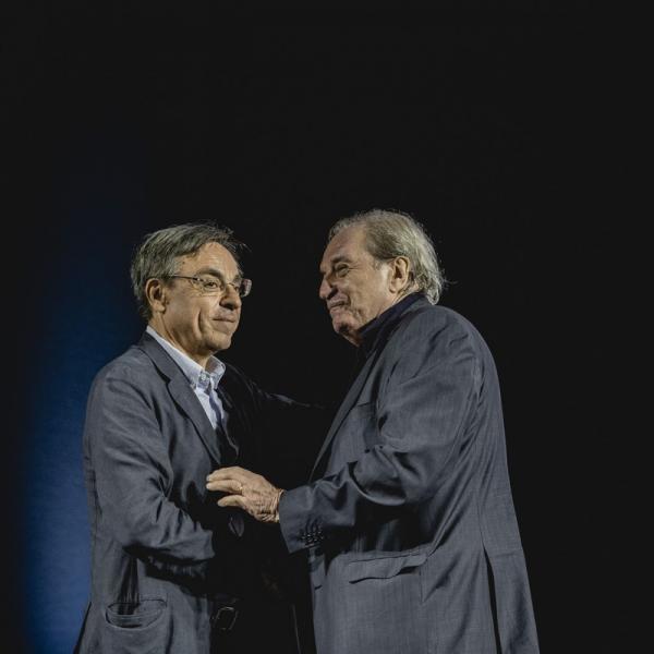 Roberto Balducci premia Antonio Ferrari